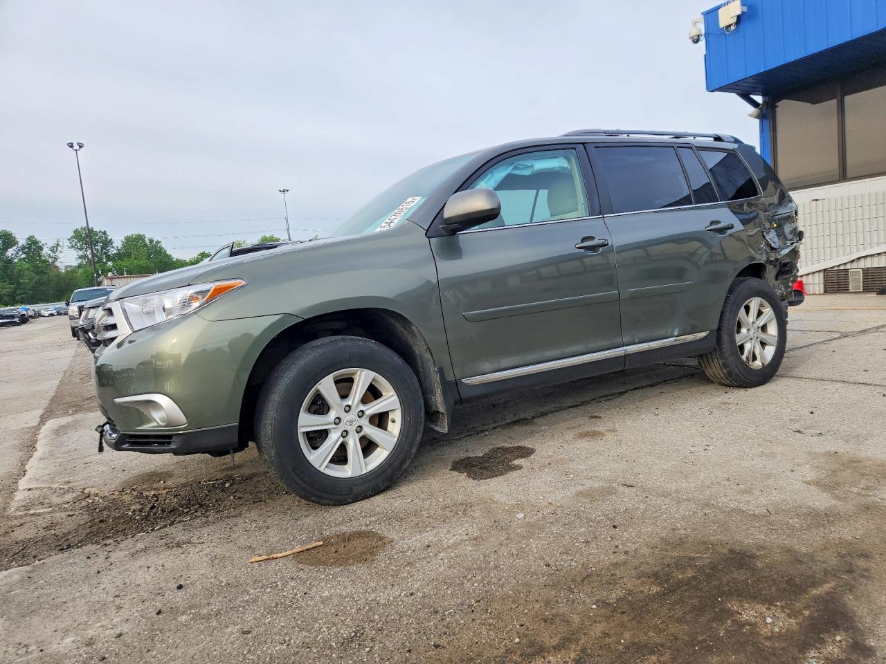 Salvage Toyota Highlander Image