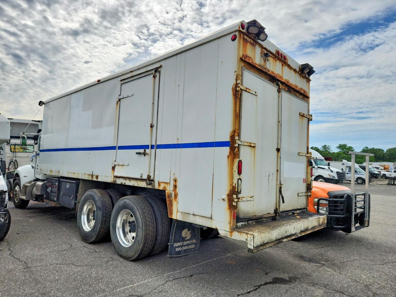 Peterbilt 348