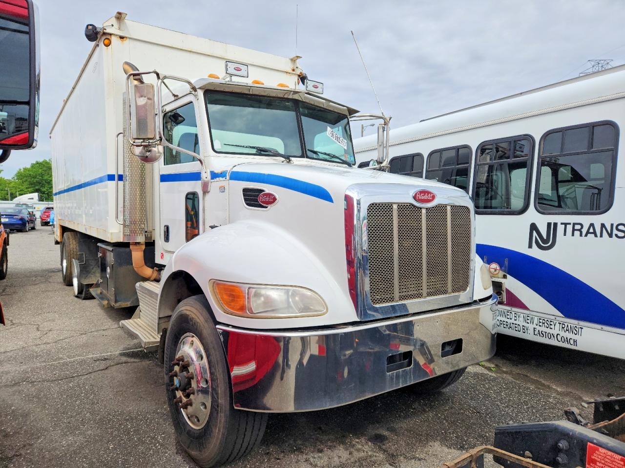 Salvage Peterbilt 348 Image