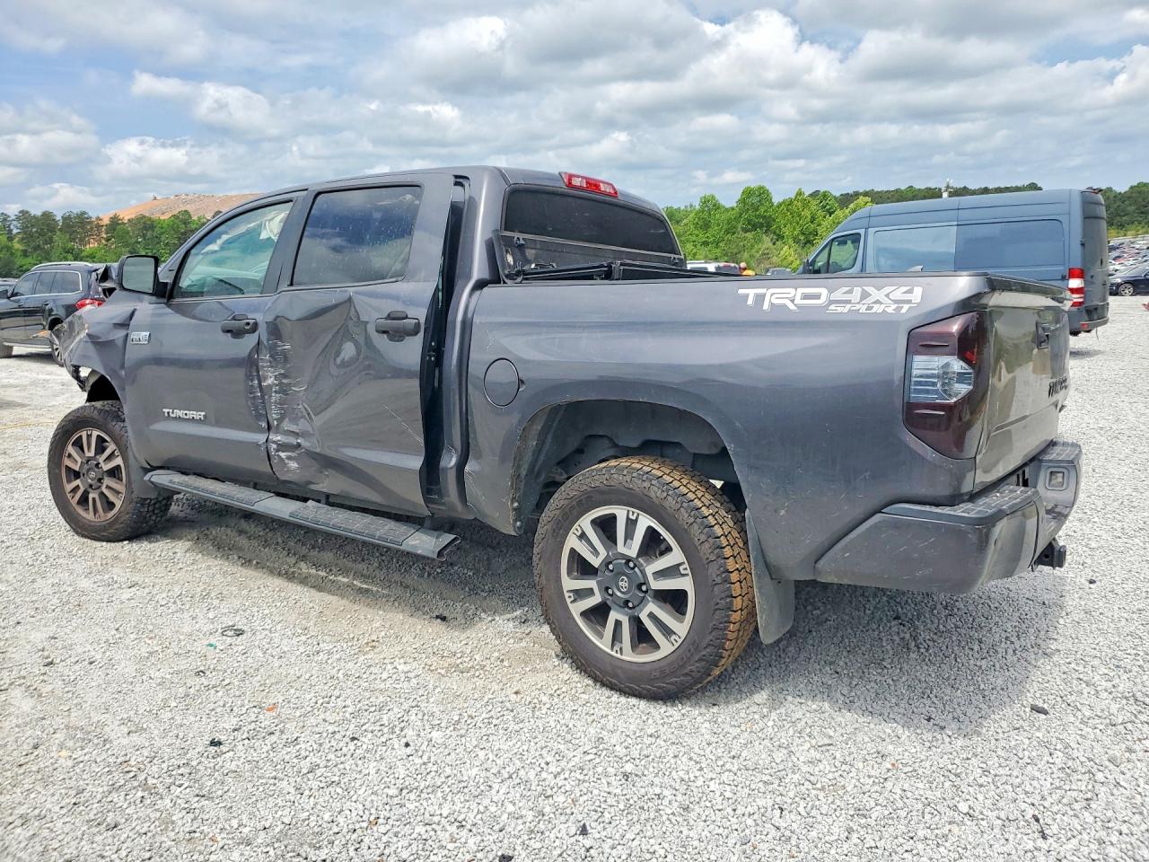 Toyota Tundra Crewmax Sr5