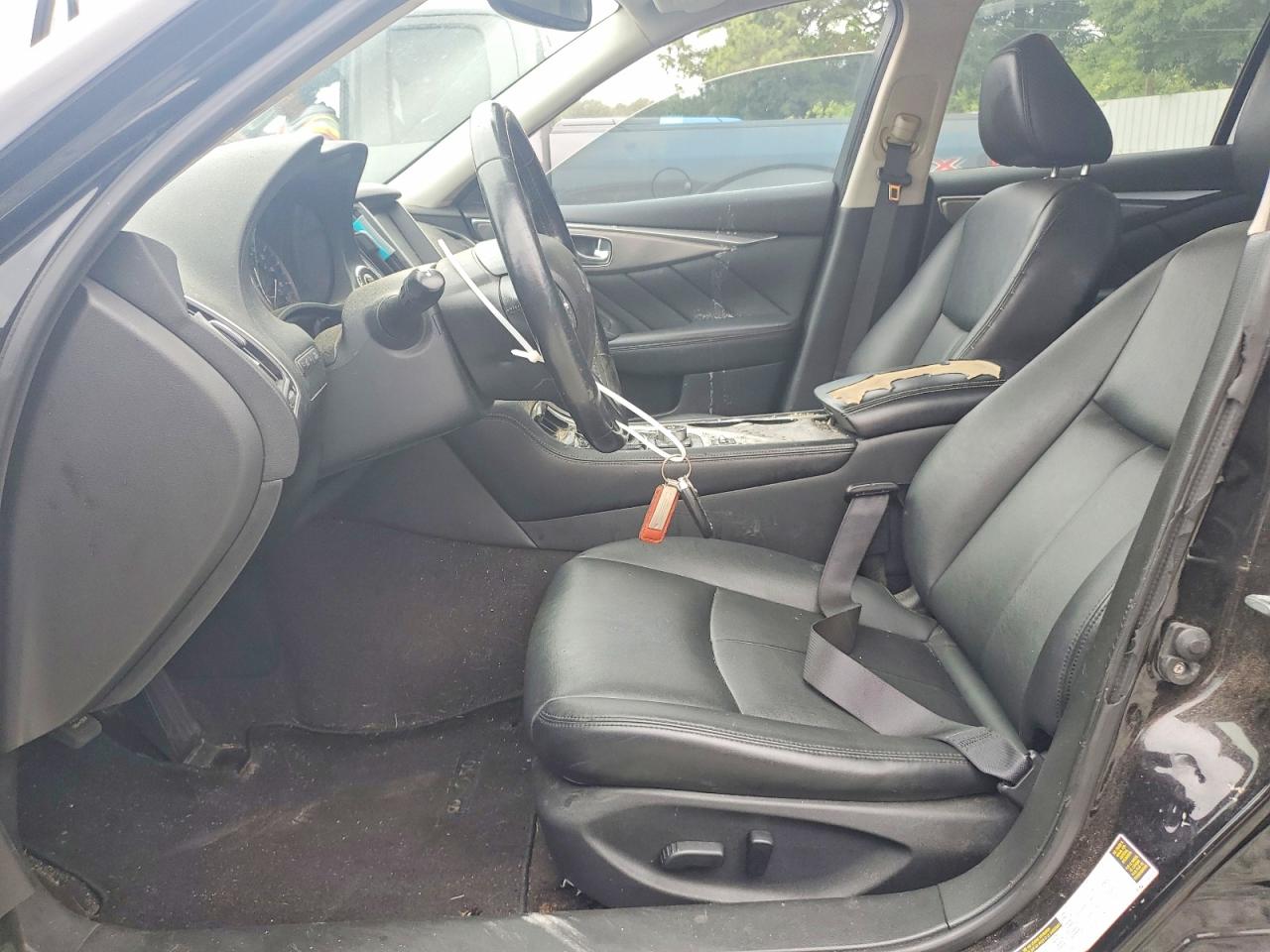 INFINITI Q50 Premium