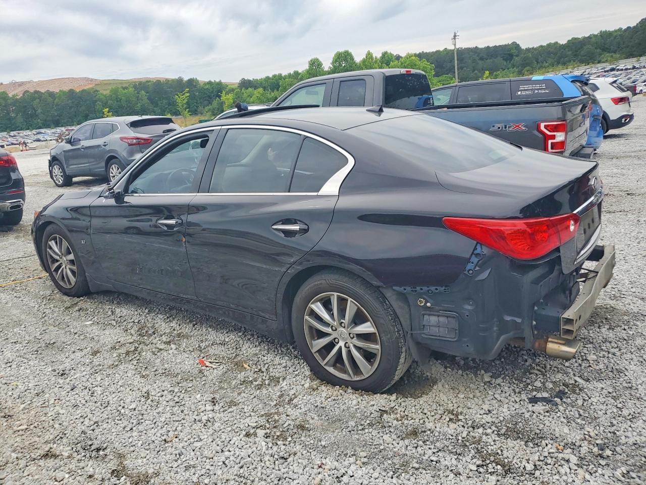 INFINITI Q50 Premium