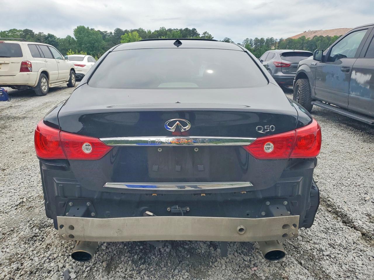 INFINITI Q50 Premium
