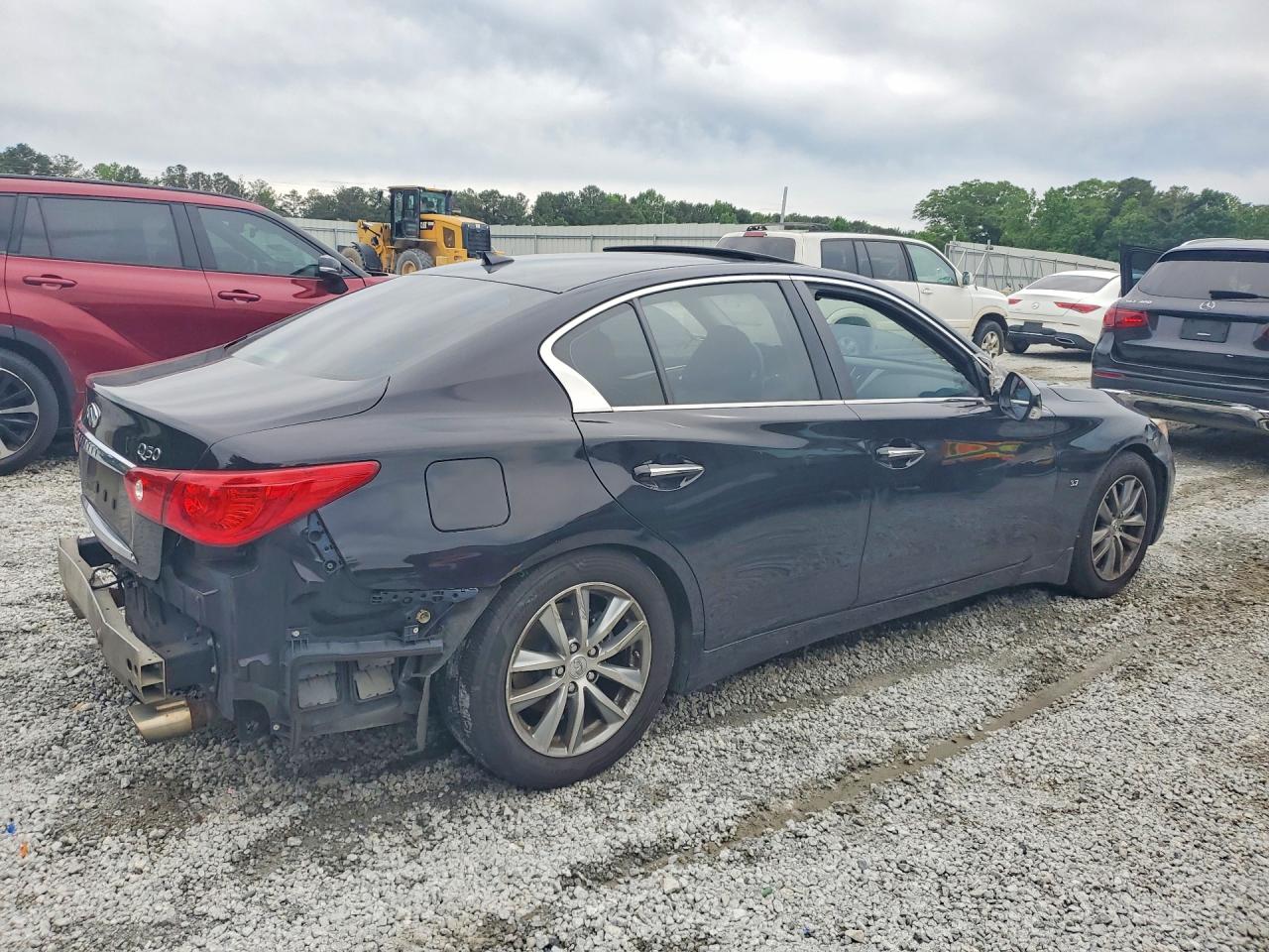 INFINITI Q50 Premium