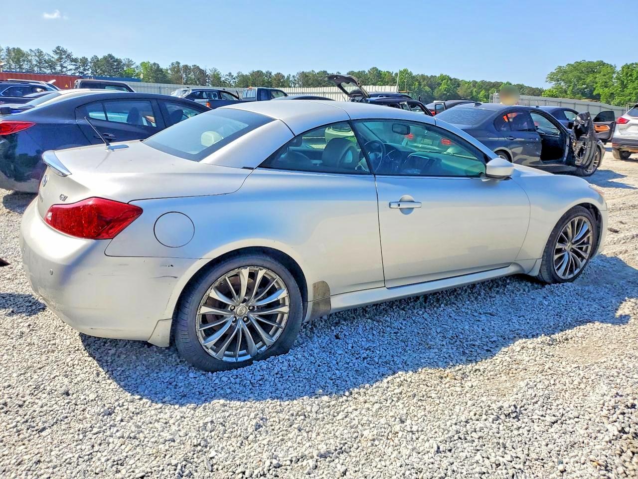 INFINITI G37 Base