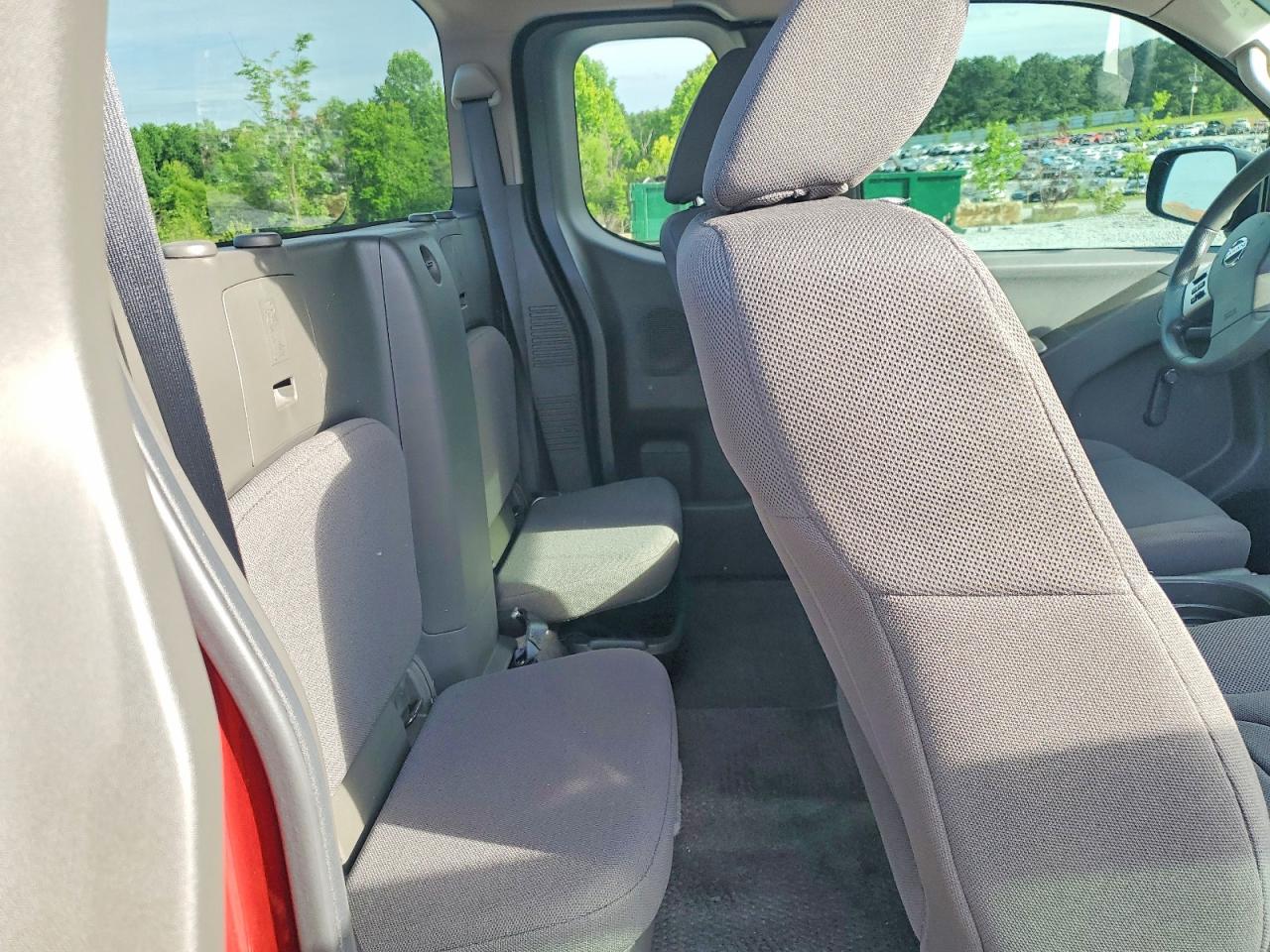 Nissan Frontier S