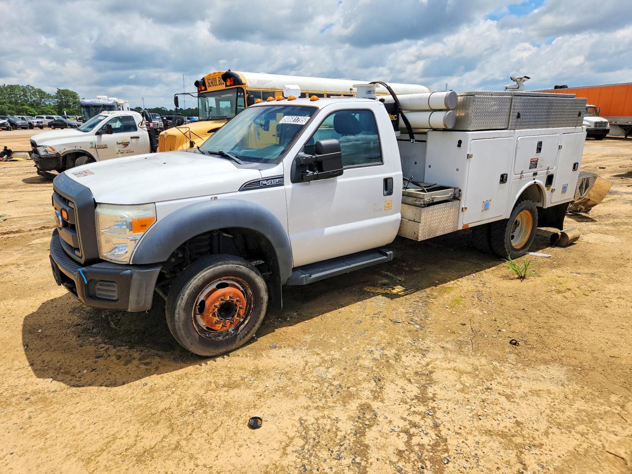 Salvage Ford F-450 Image