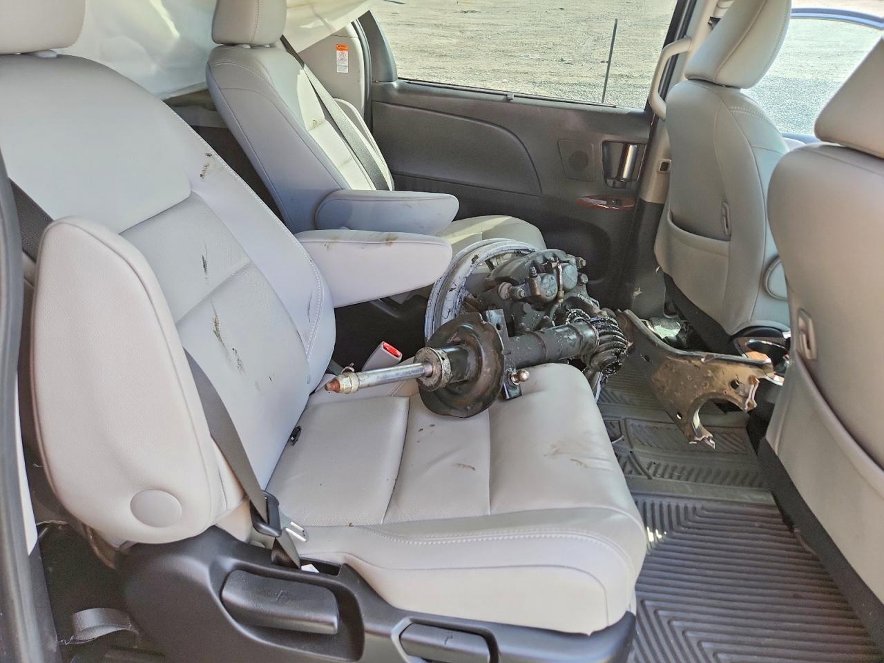 Toyota Sienna Limited Premium 7-passenger