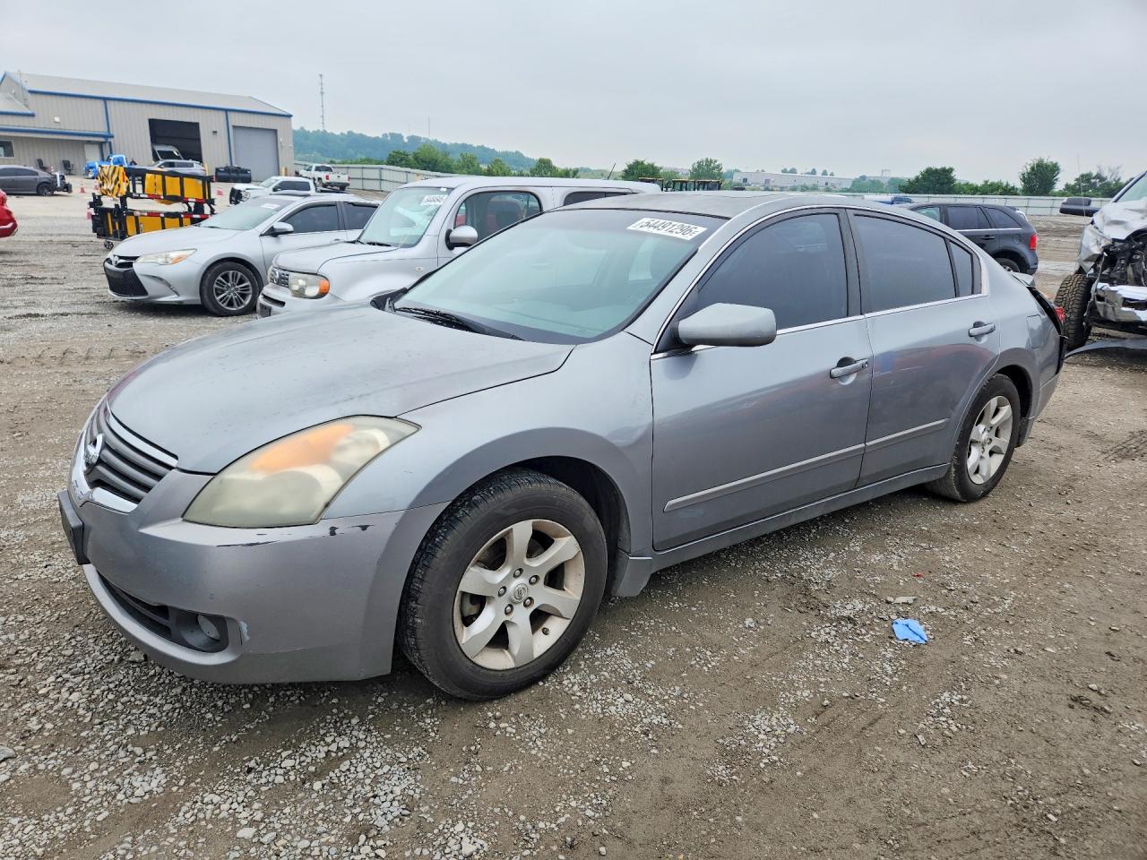 Salvage Nissan Altima Image