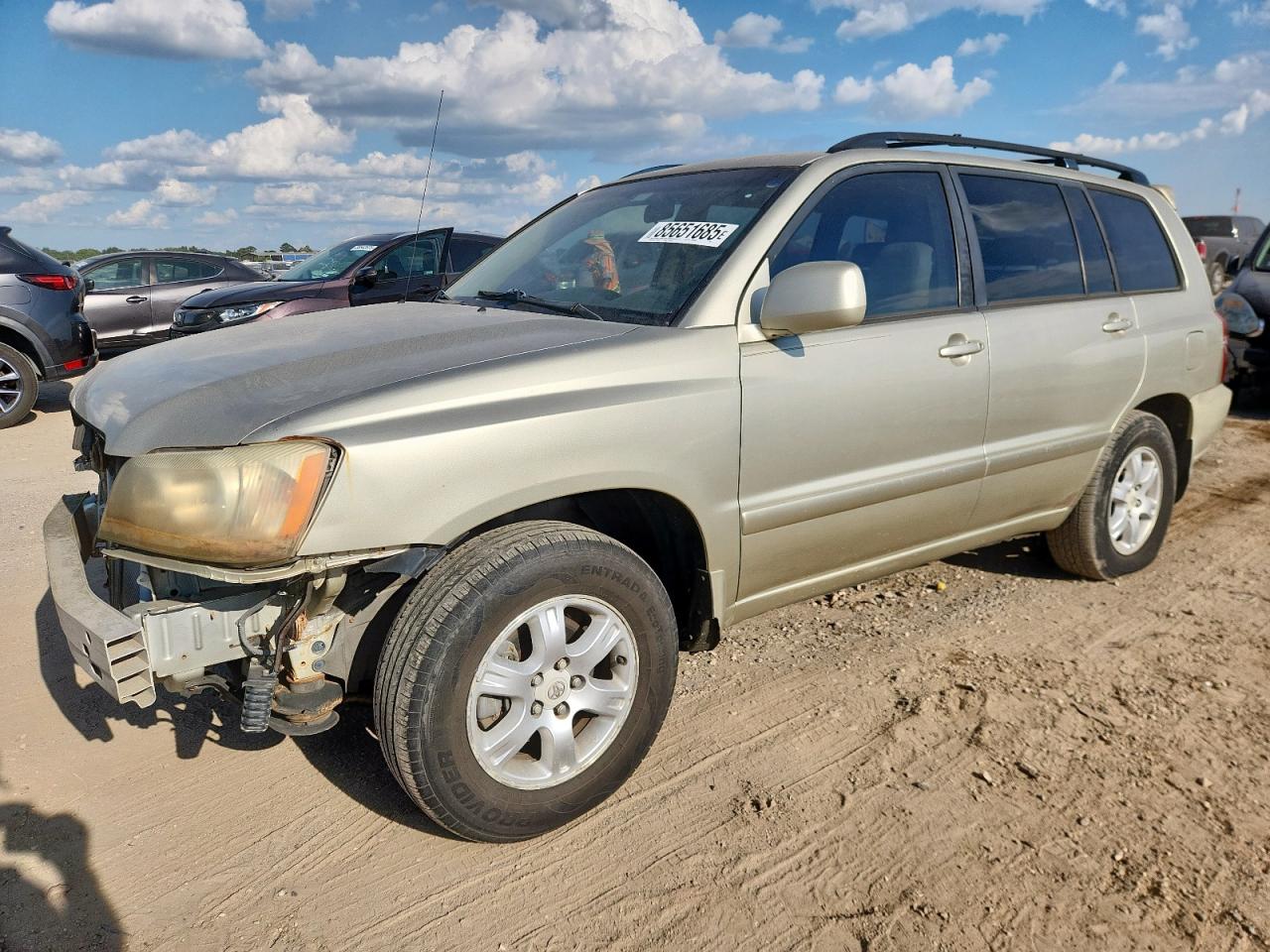 Salvage Toyota Highlander Image