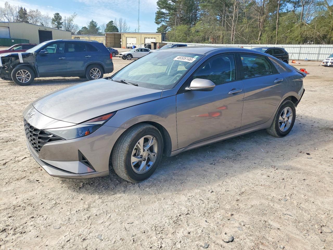 Salvage Hyundai ELANTRA Image