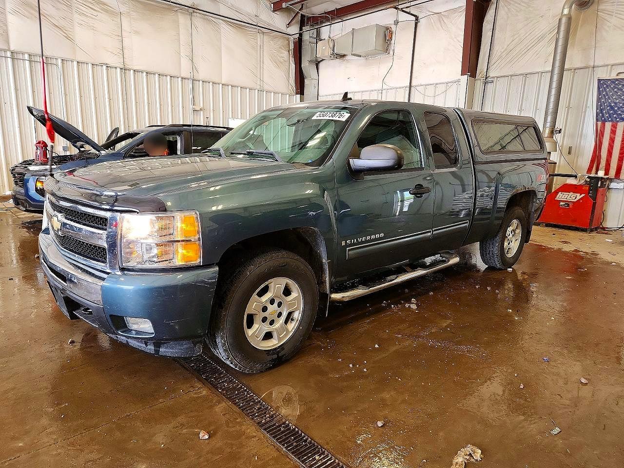 Salvage Chevrolet Silverado Image