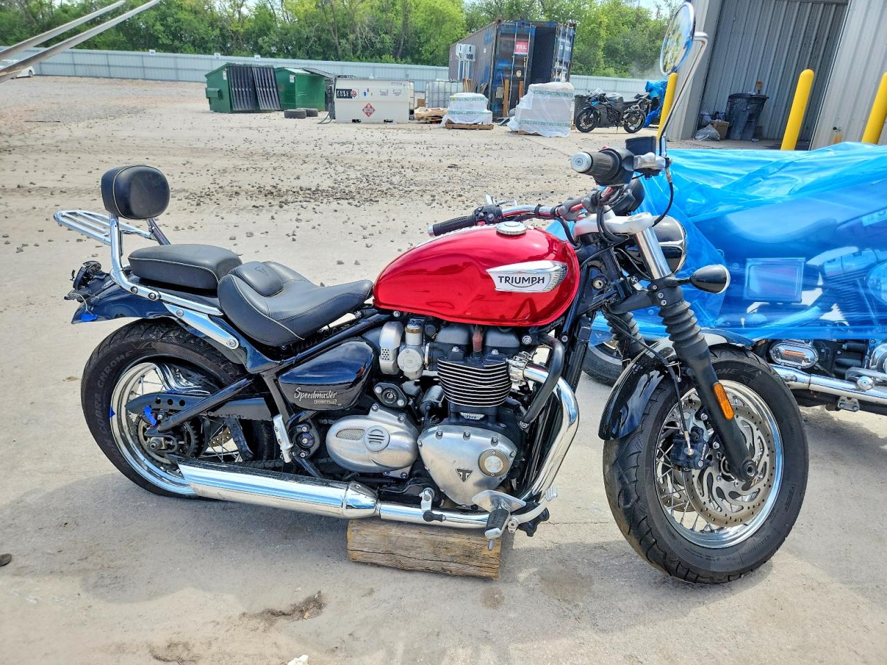Salvage Triumph Bonneville Image