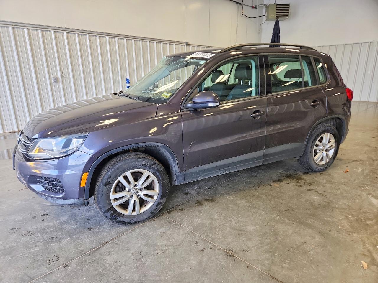 Salvage Volkswagen Tiguan Image