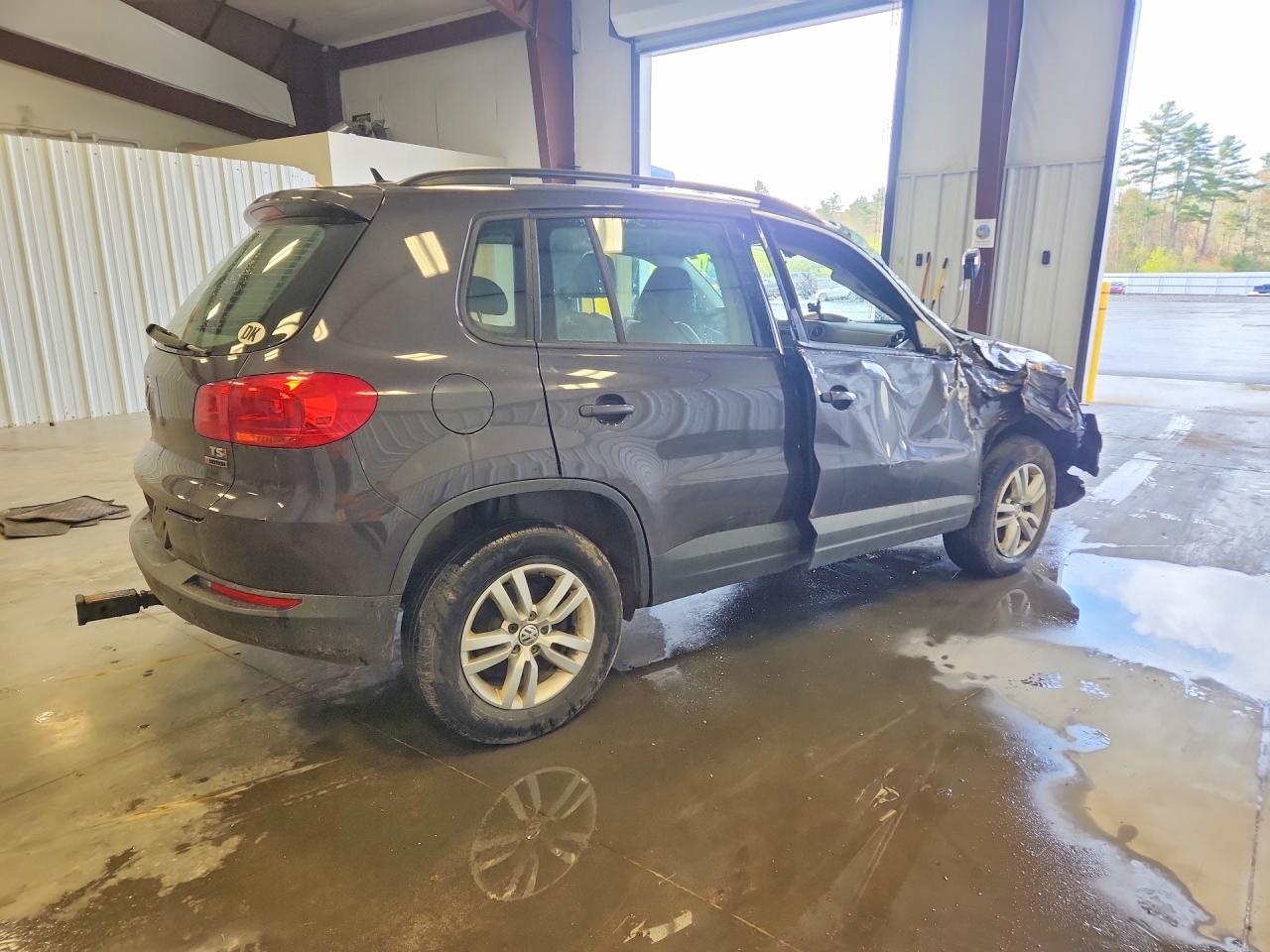 Volkswagen Tiguan S