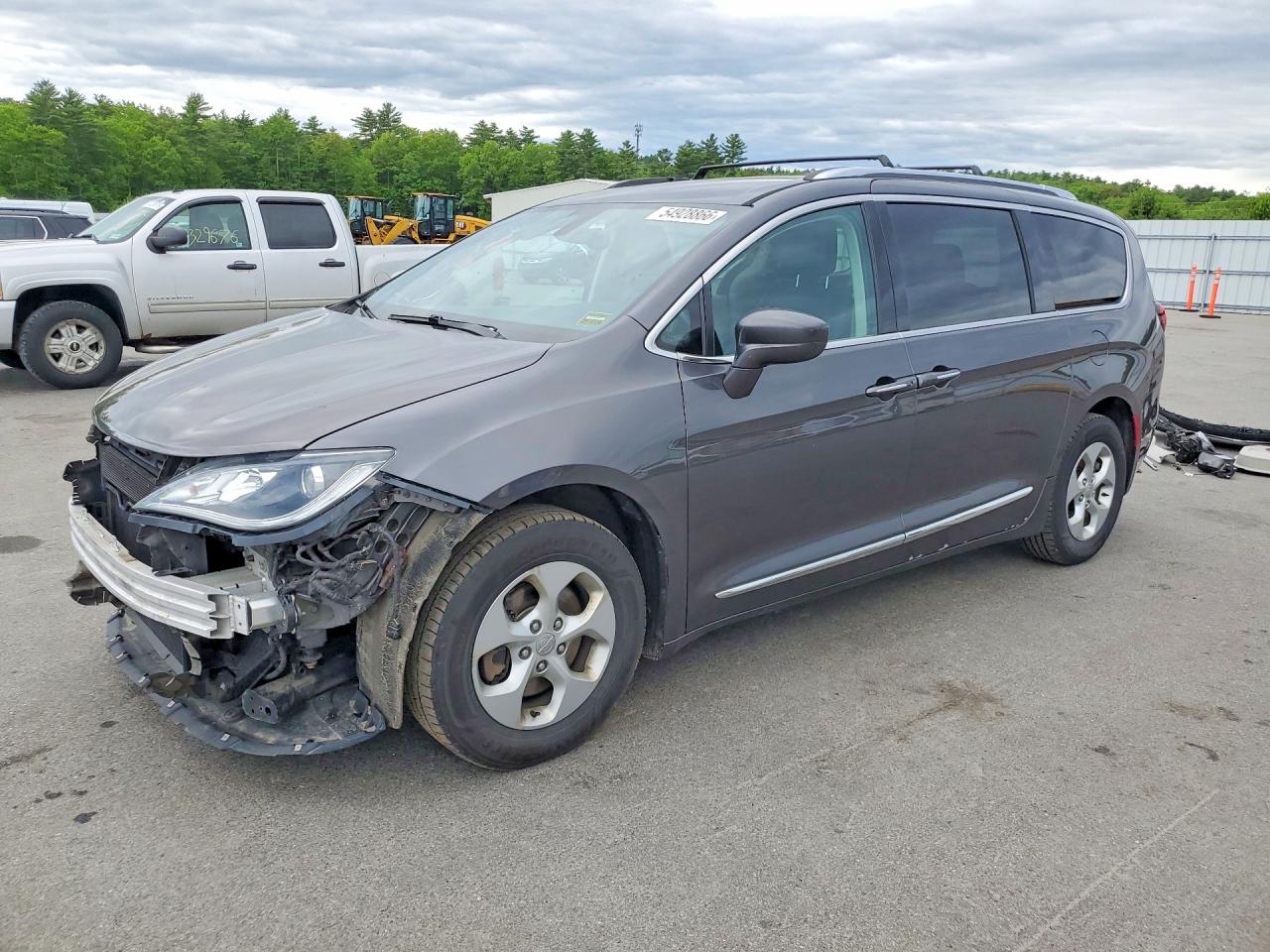 Salvage Chrysler Pacifica Image