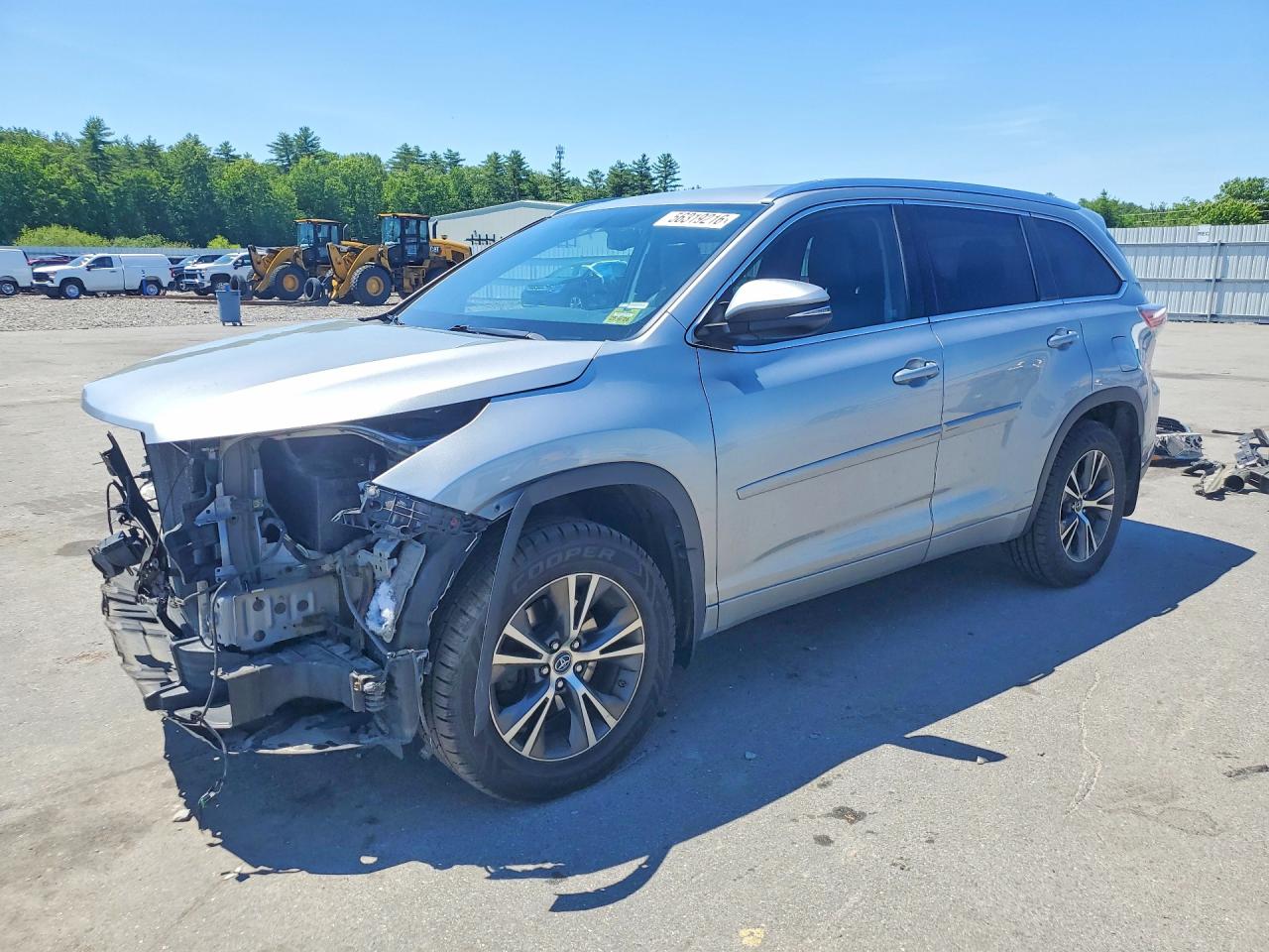 Salvage Toyota Highlander Image