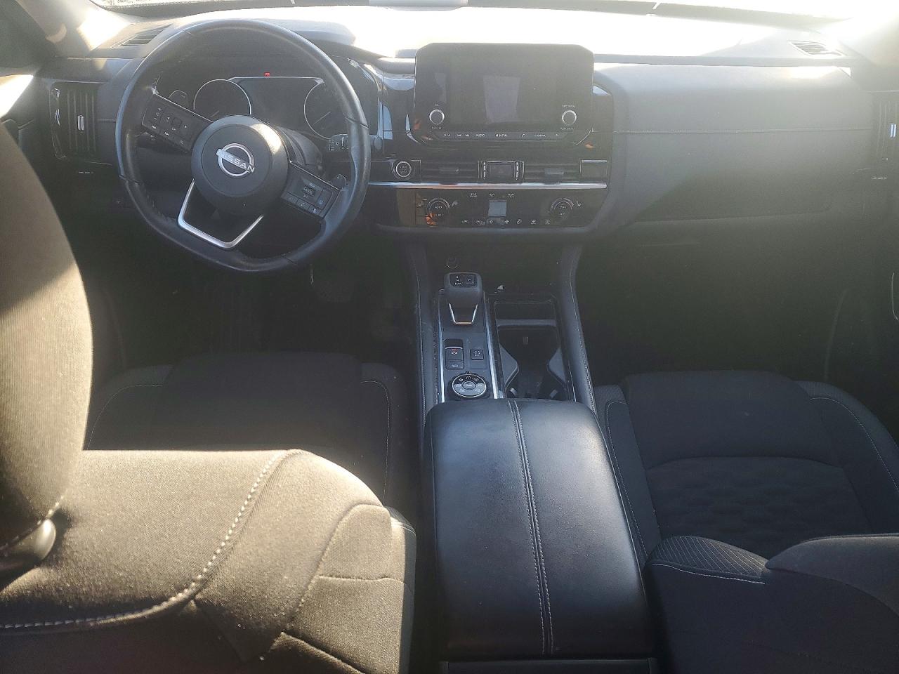Nissan Pathfinder Sv