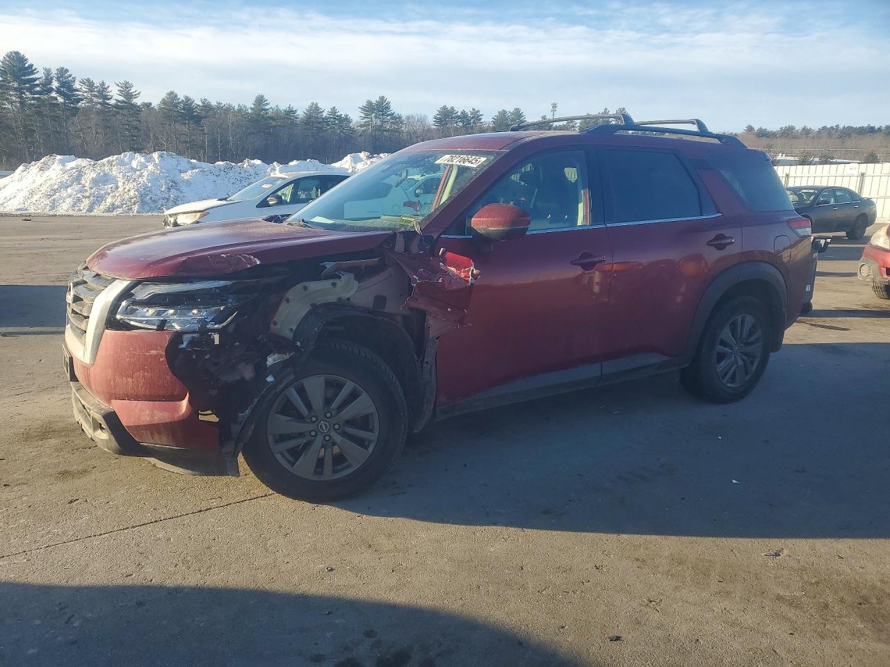 Salvage Nissan Pathfinder Image
