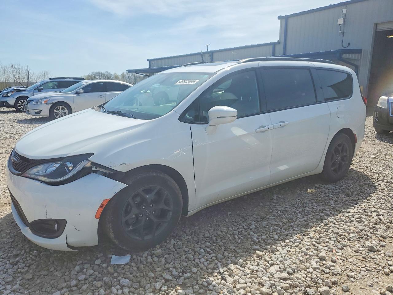 Salvage Chrysler Pacifica Image