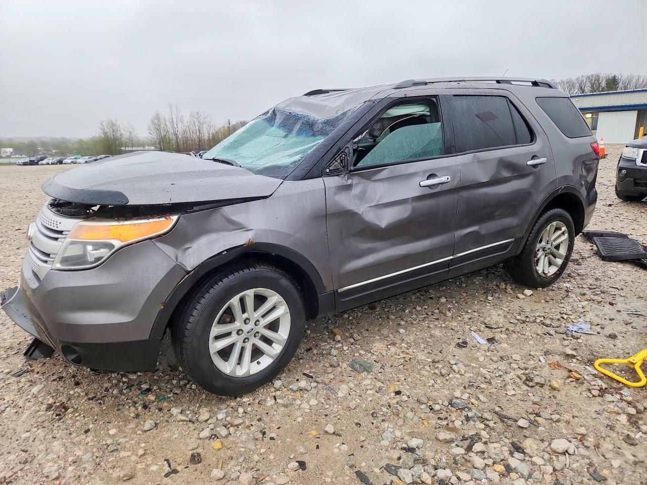Salvage Ford Explorer Image