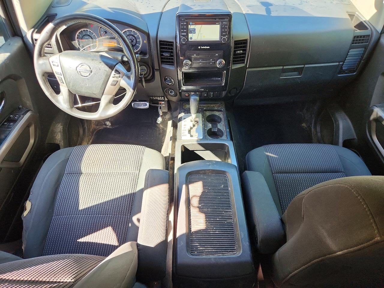 Nissan Titan Sv