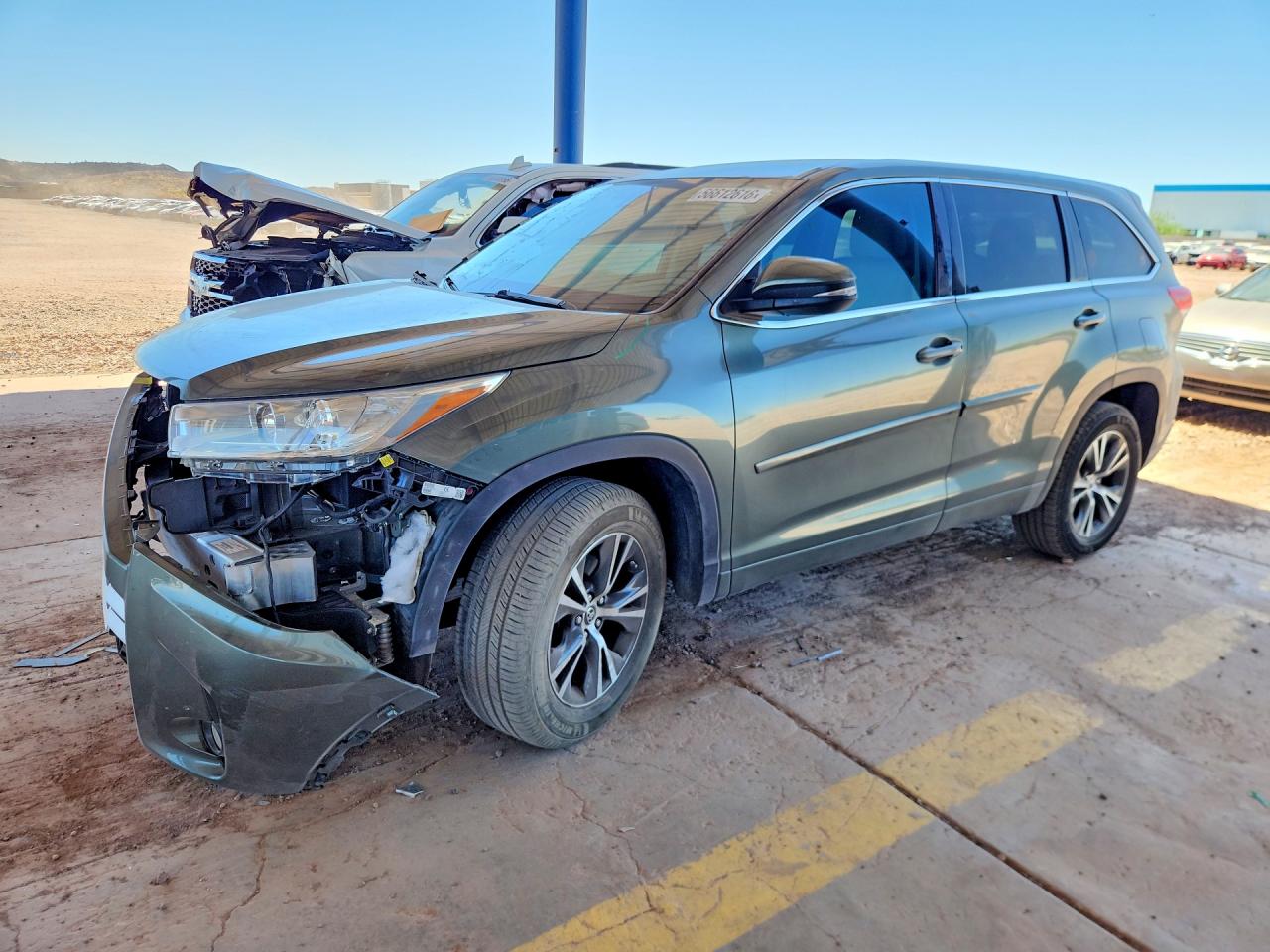 Salvage Toyota Highlander Image