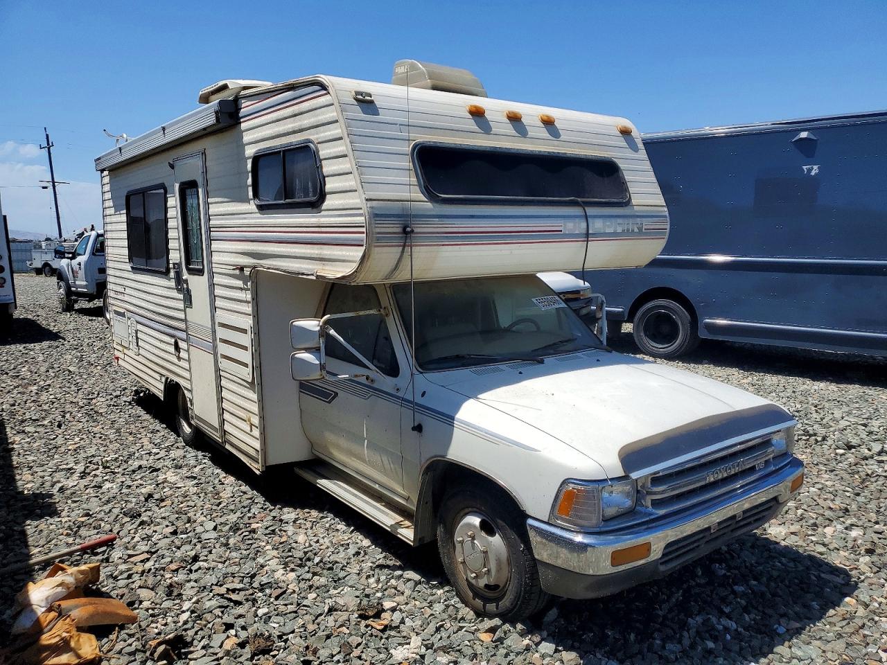 Salvage Trailer Camper Image