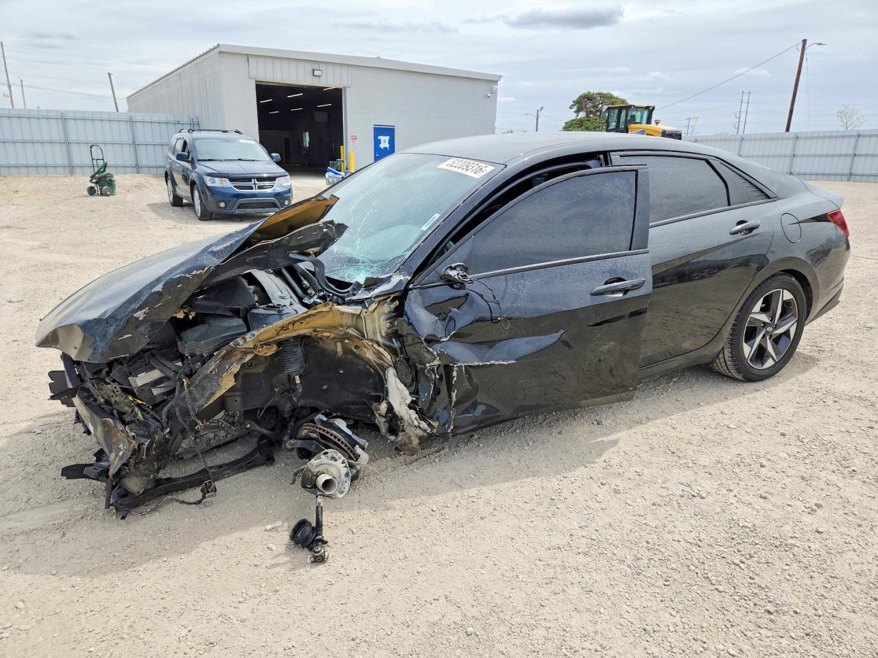 Salvage Hyundai ELANTRA Image