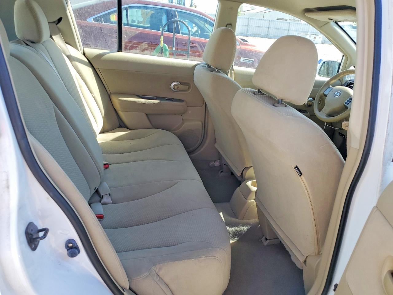 Nissan Versa 1.8 S