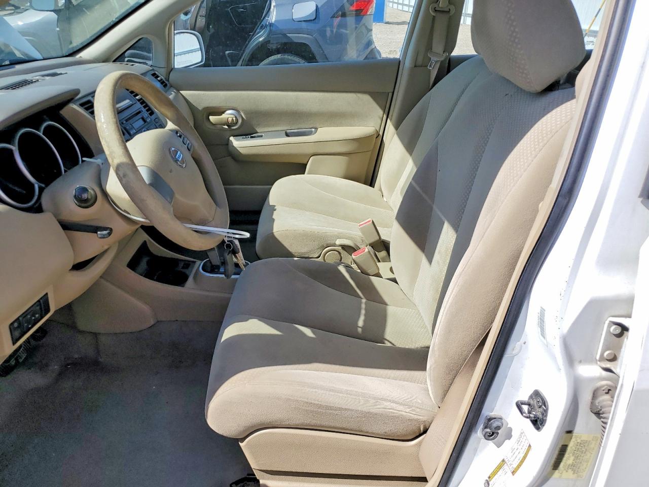 Nissan Versa 1.8 S
