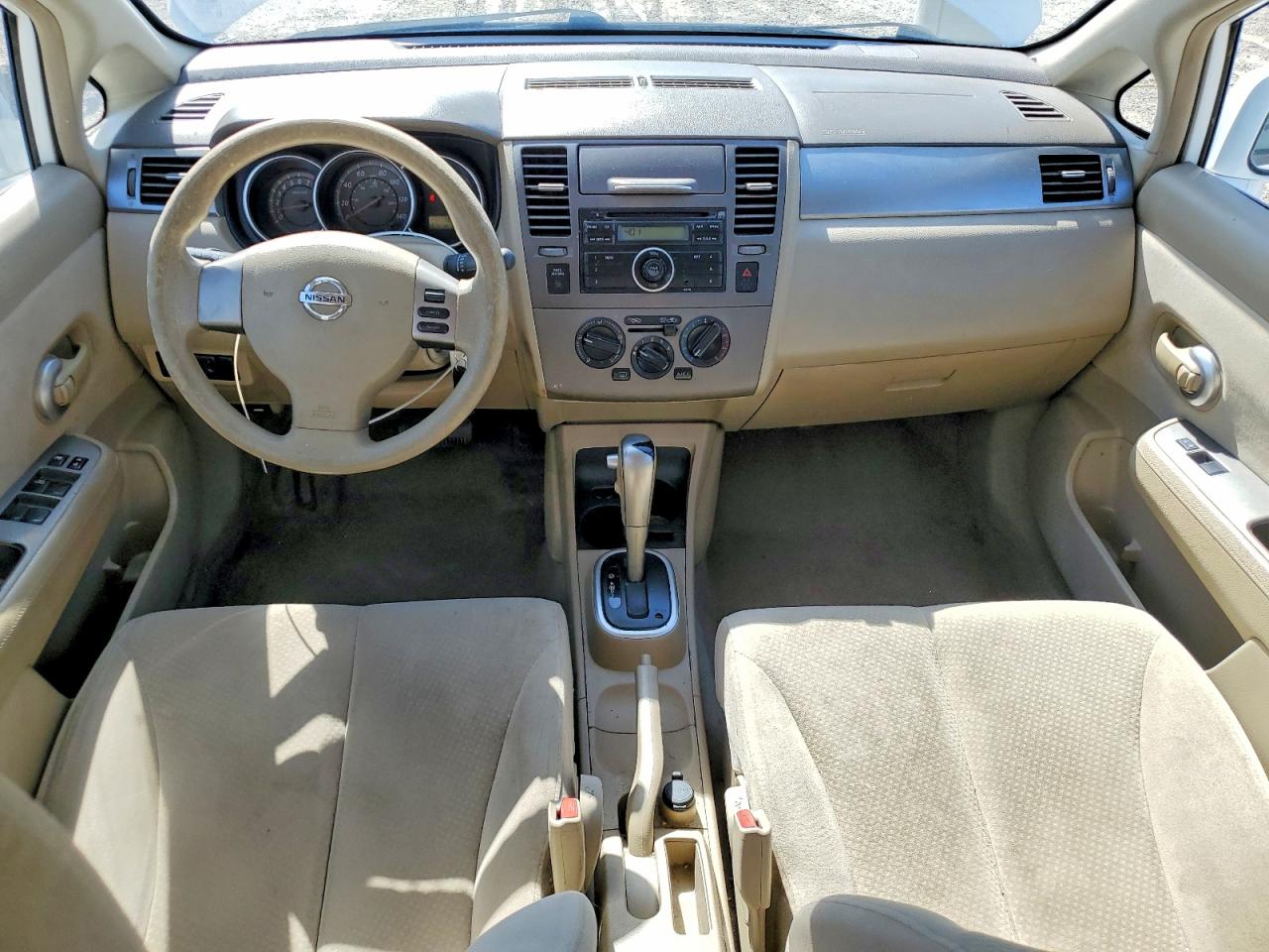 Nissan Versa 1.8 S