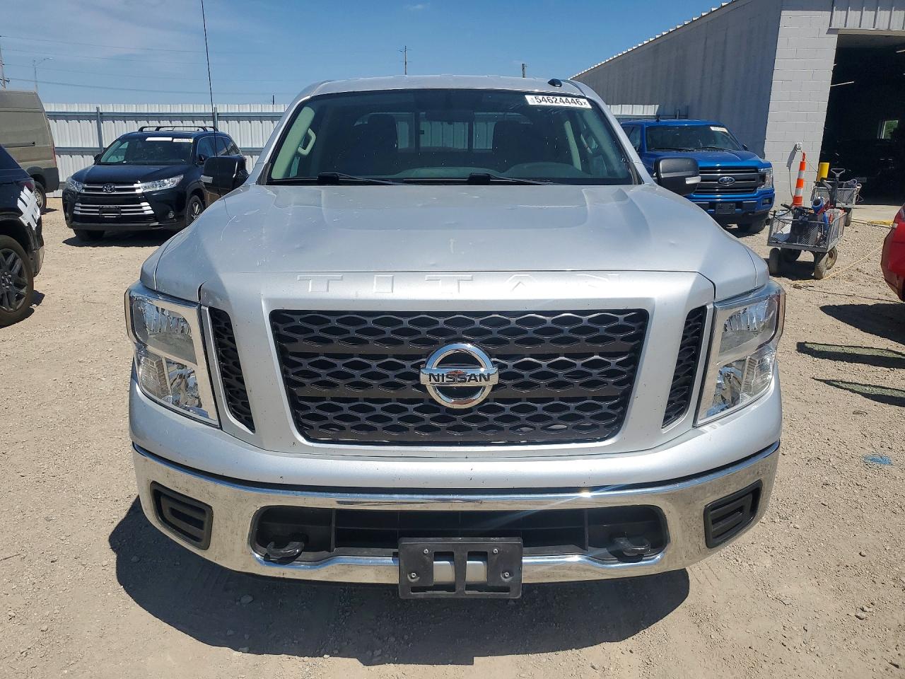 Nissan Titan Sv
