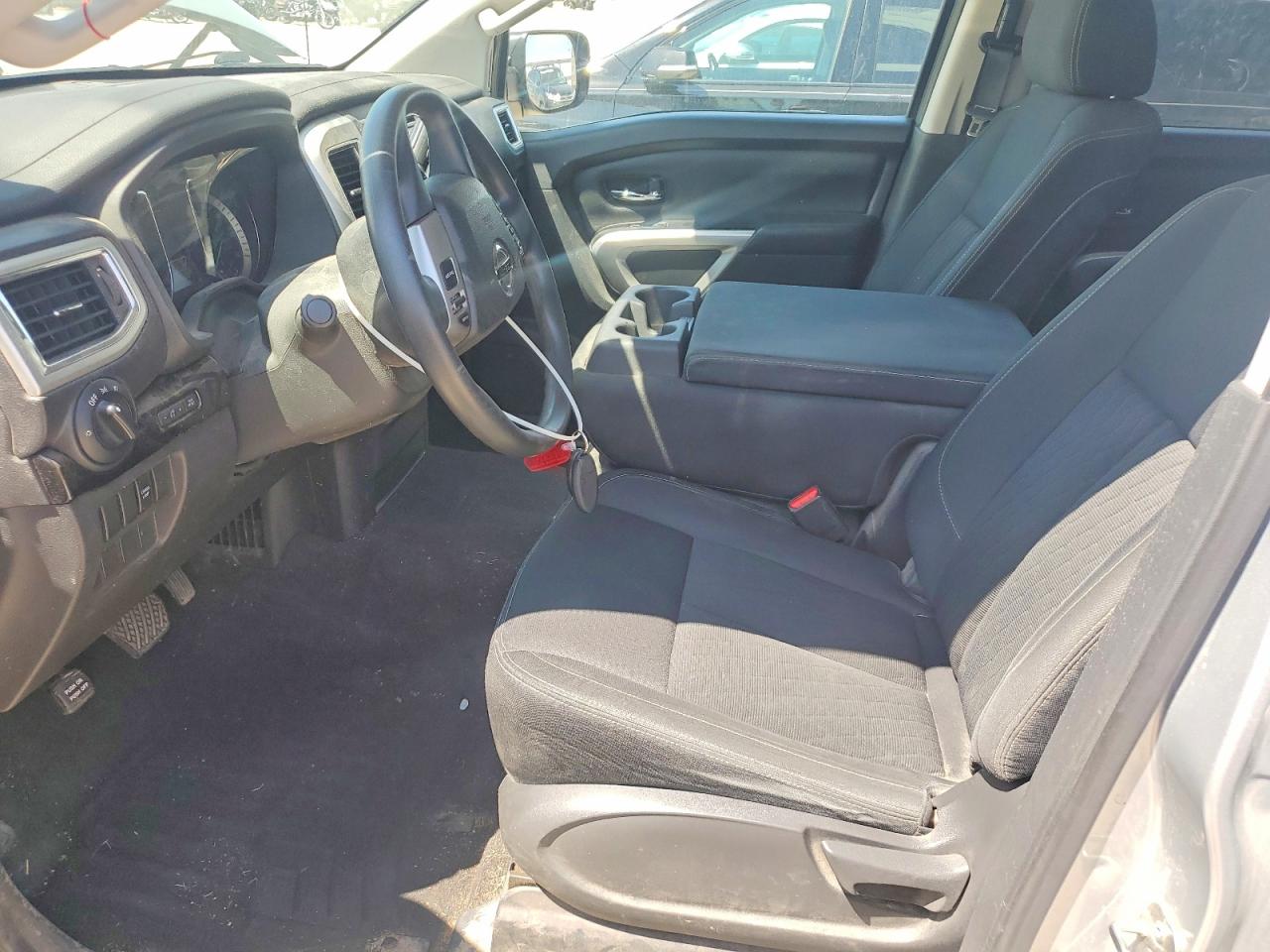 Nissan Titan Sv