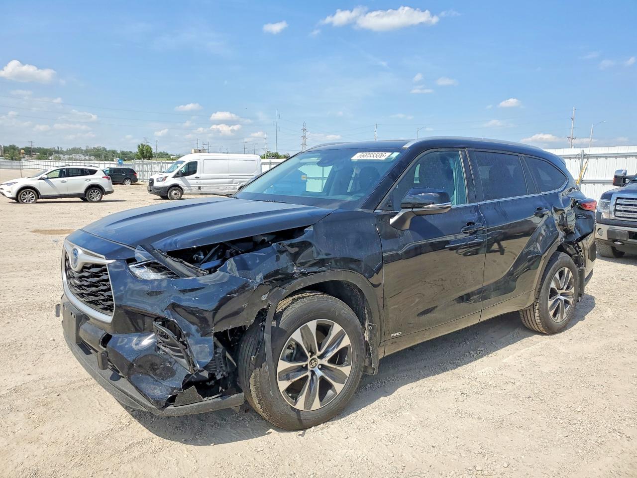 Salvage Toyota Highlander Image