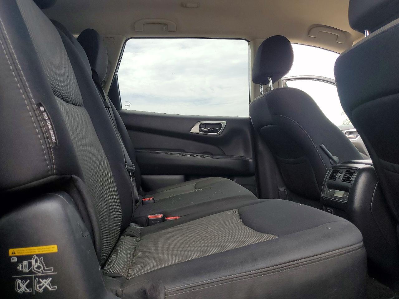Nissan Pathfinder Sv