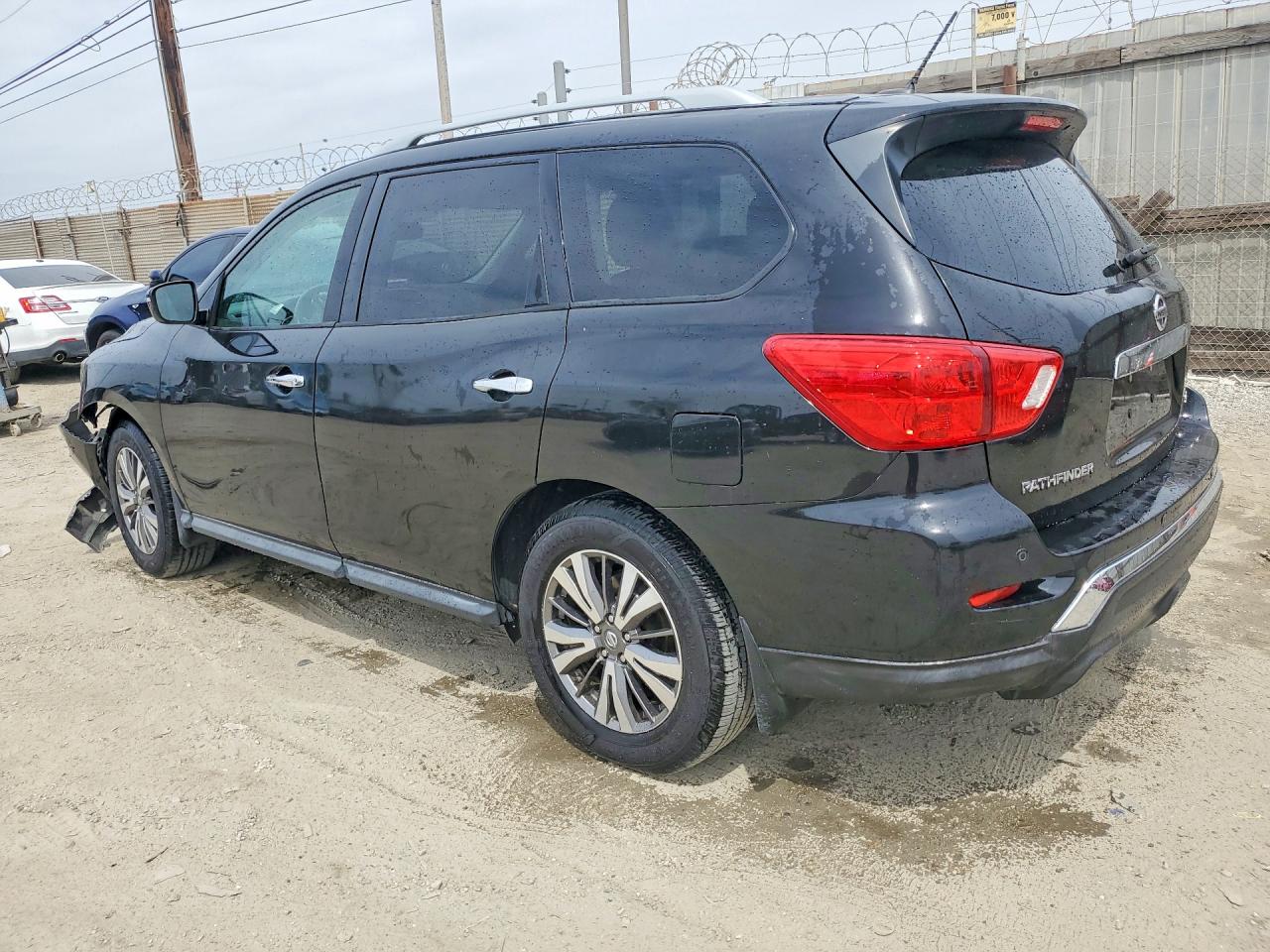 Nissan Pathfinder Sv