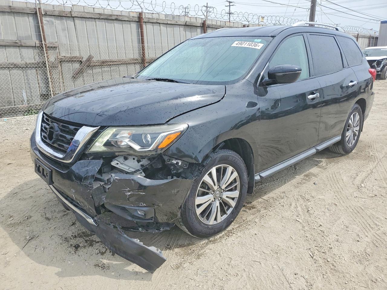 Salvage Nissan Pathfinder Image