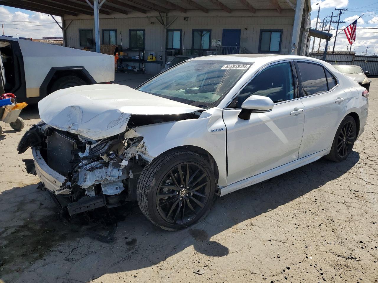 Salvage Toyota Camry Image