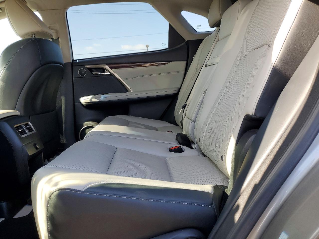 Lexus RX Base