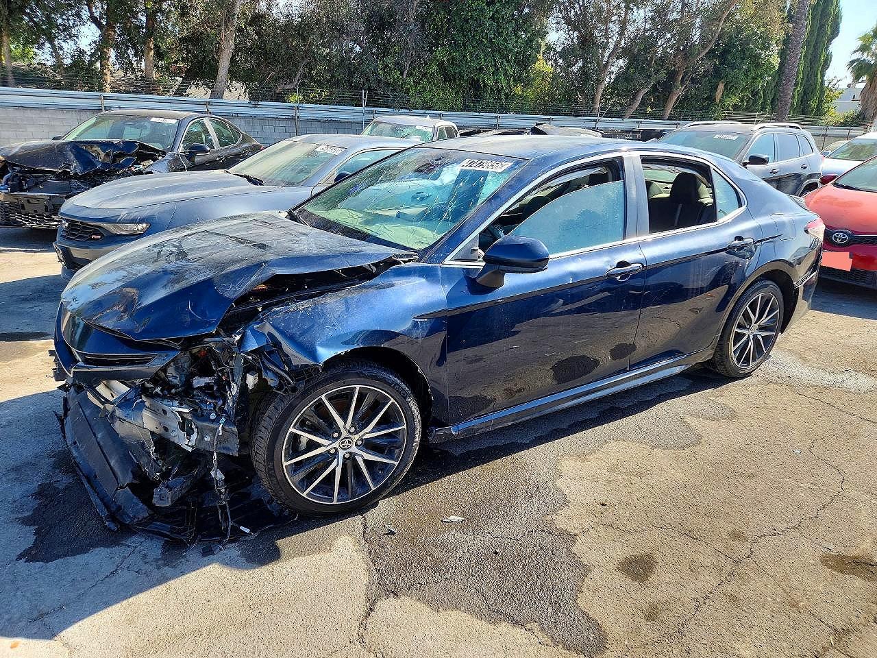 Salvage Toyota Camry Image