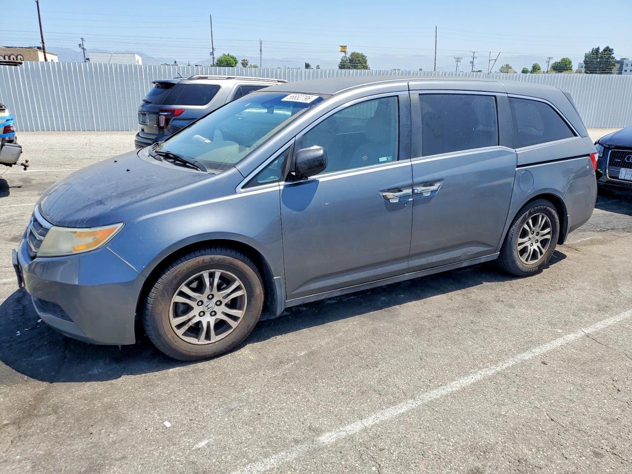 Salvage Honda Odyssey Image