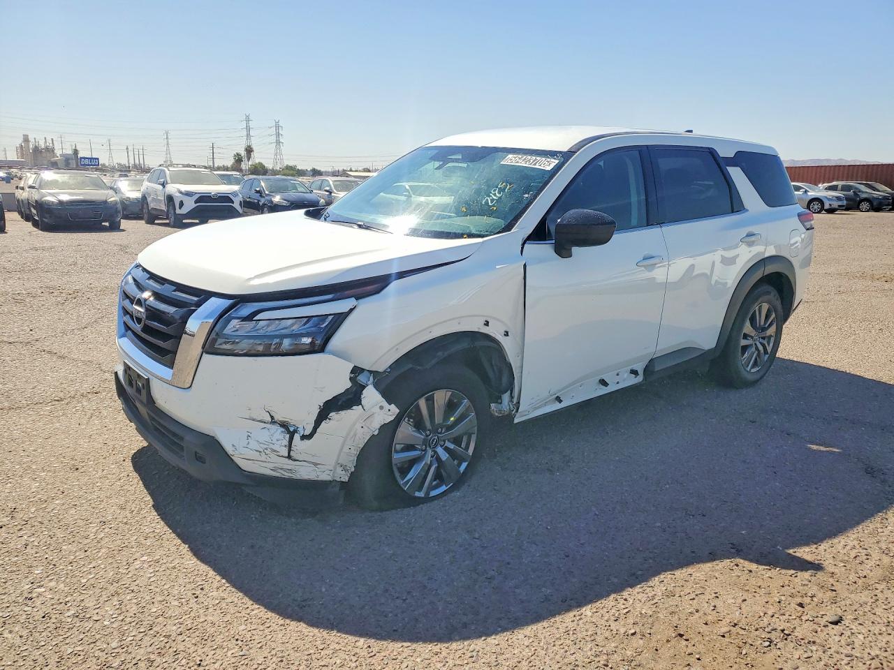 Salvage Nissan Pathfinder Image