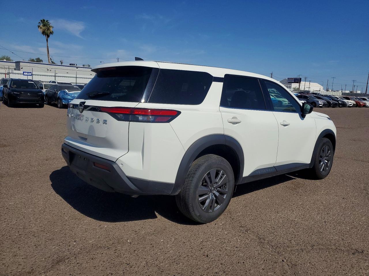 Nissan Pathfinder S