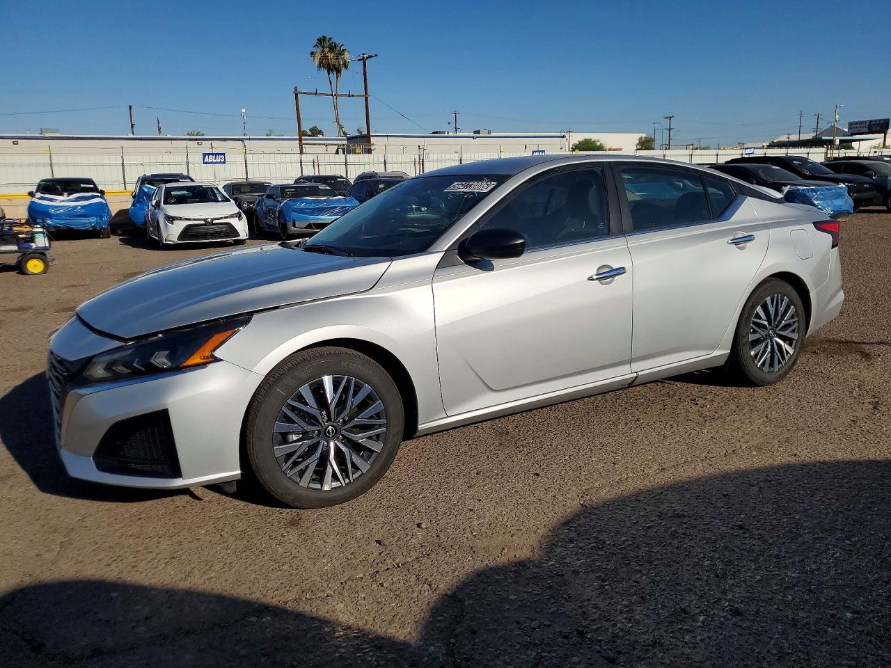 Salvage Nissan Altima Image