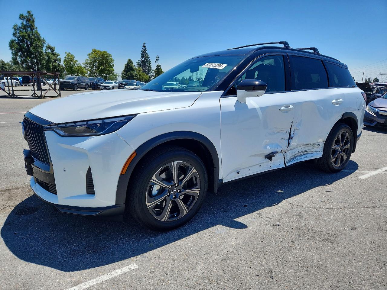 Salvage INFINITI Qx Image
