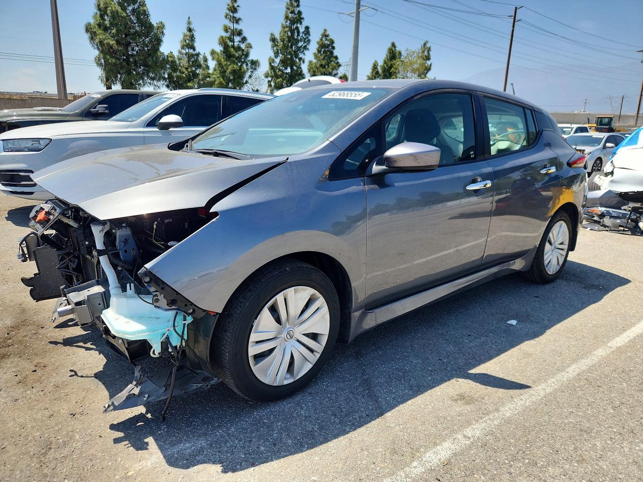 Salvage Nissan LEAF Image