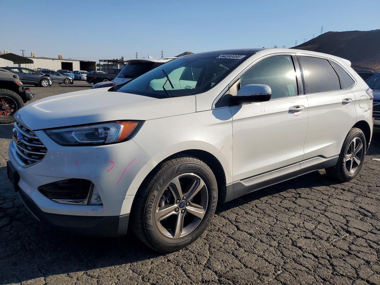 Salvage Ford Edge Image