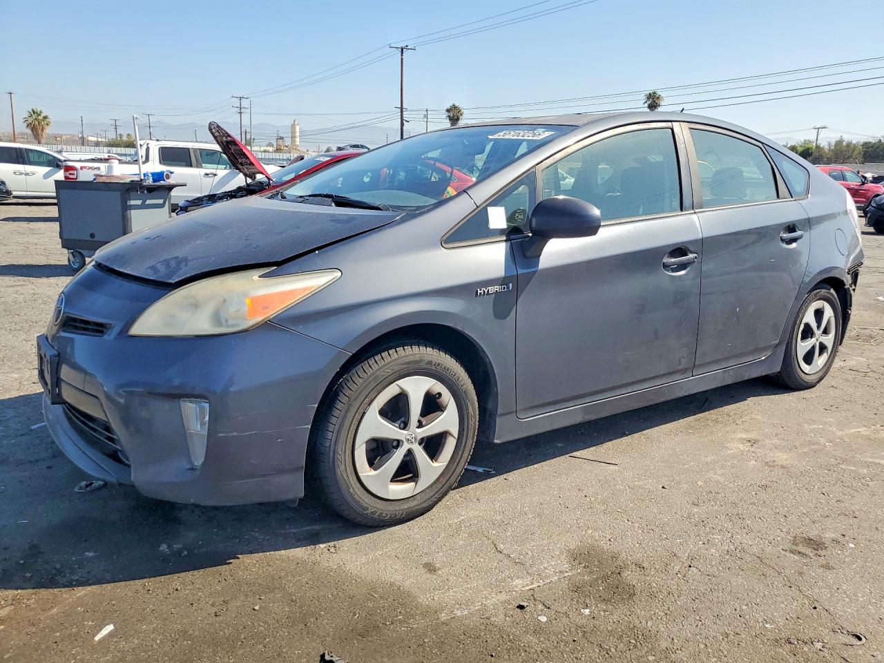 Salvage Toyota Prius Image
