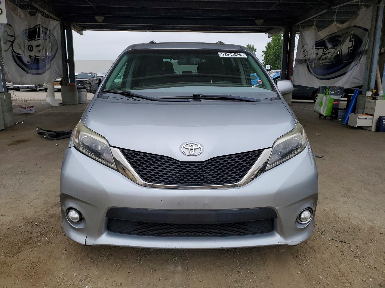 Toyota Sienna Se